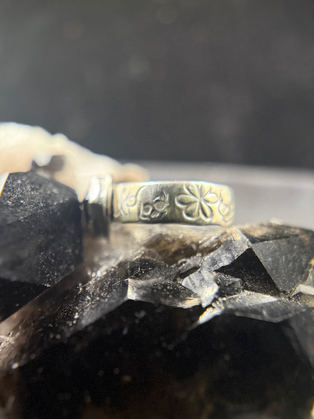 Antivist Ring