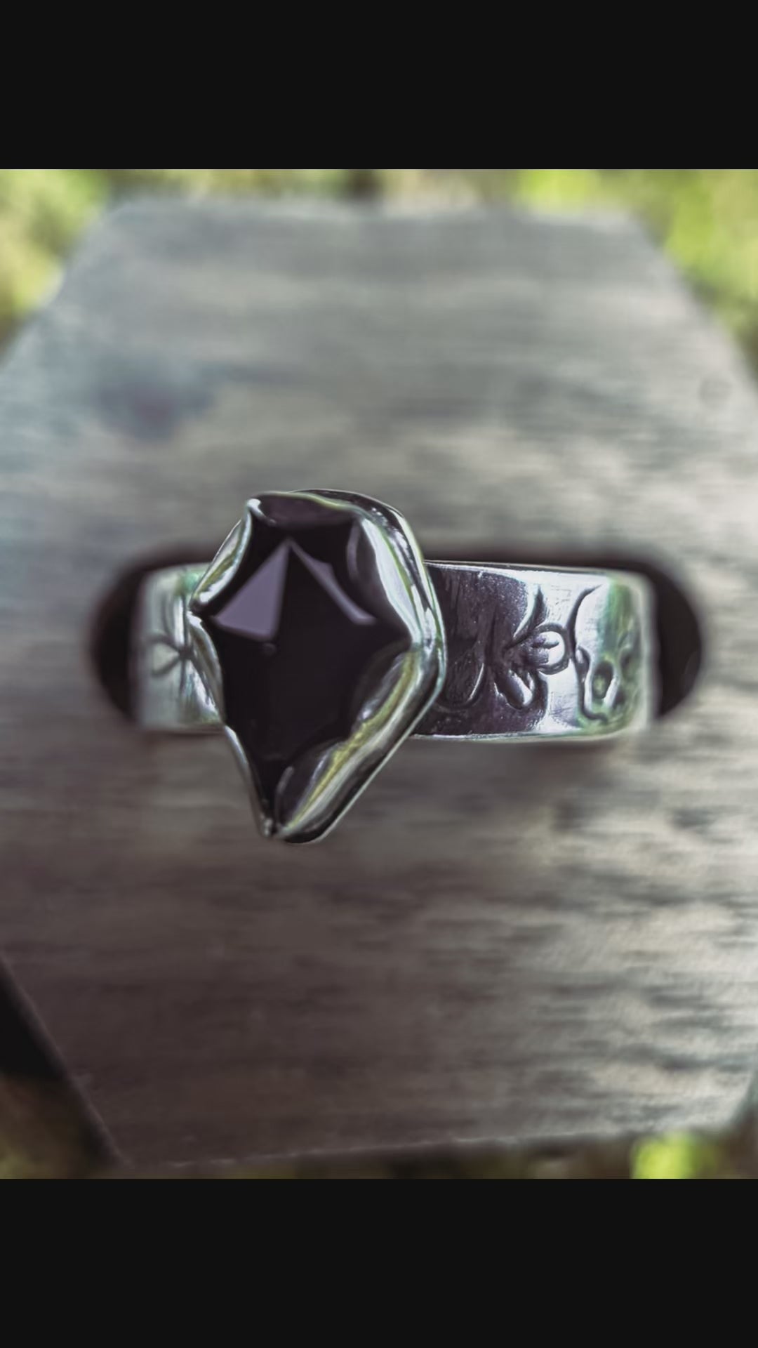 Antivist Ring